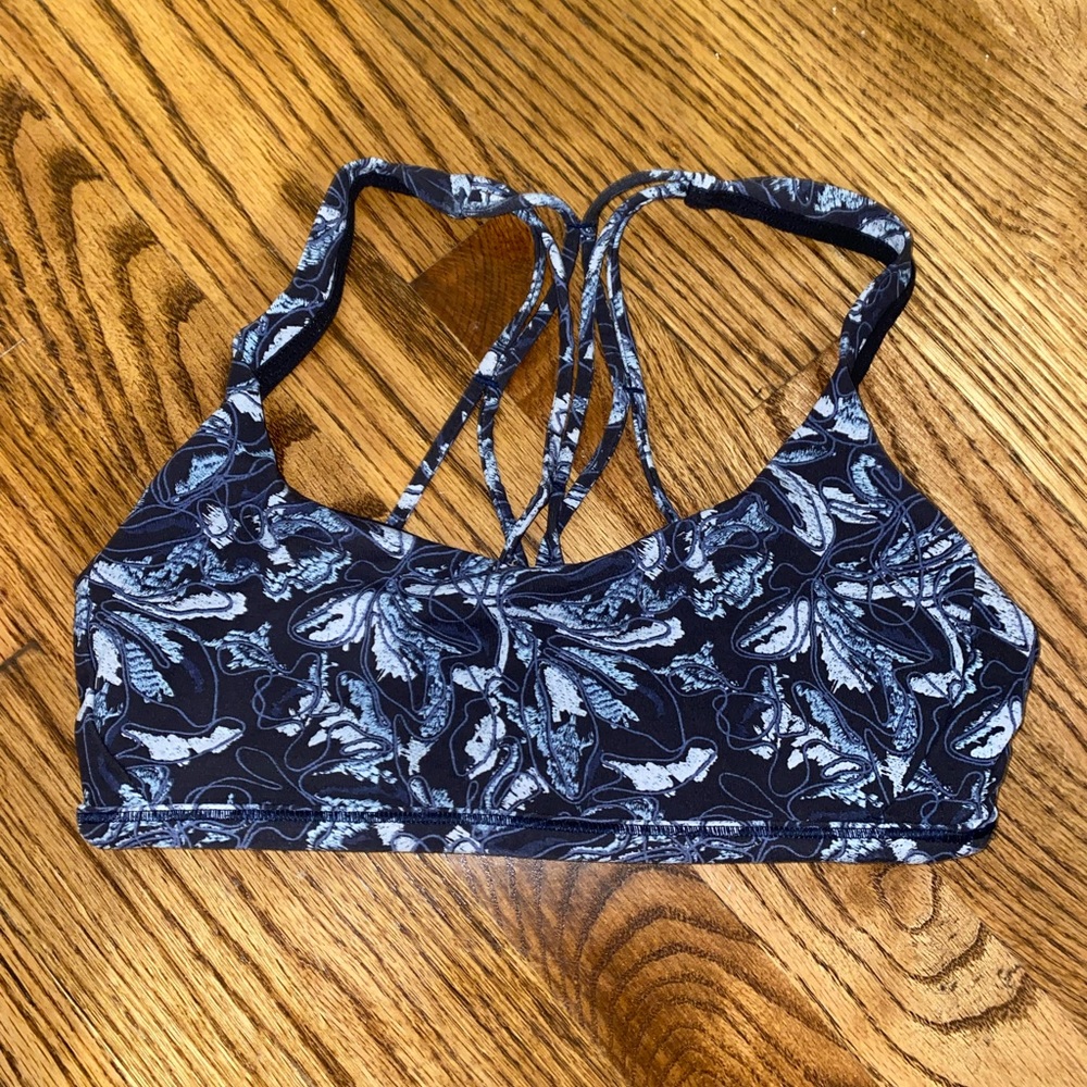 lululemon free to be wild bra size 4